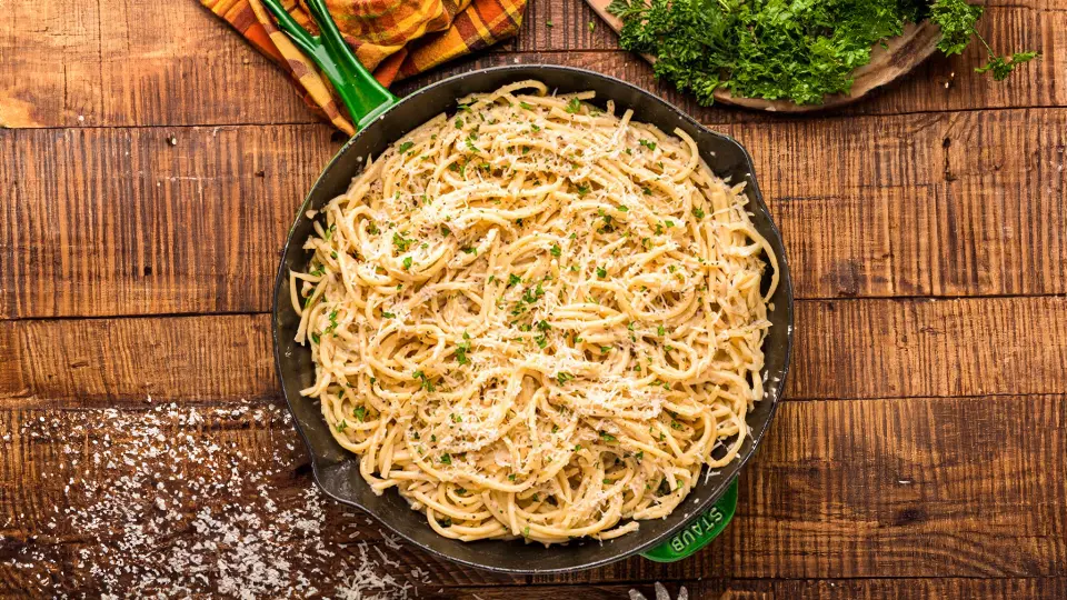 Discover the simple yet flavorful Bucatini Cacio e Pepe recipe, a classic Italian pasta dish with cheese and black pepper. Try it now!