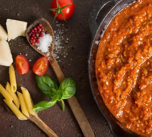 Embark on a culinary adventure with our Ragu' di Carne. A timeless Italian meat sauce, rich in flavor and tradition. Perfect for elevating your pasta dishes.