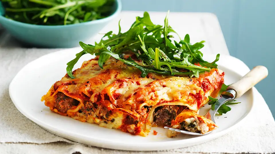 Treat yourself to the comforting flavors of our Spinach Ricotta Cannelloni recipe. A delightful blend of creamy ricotta, spinach, and marinara sauce, baked to perfection.