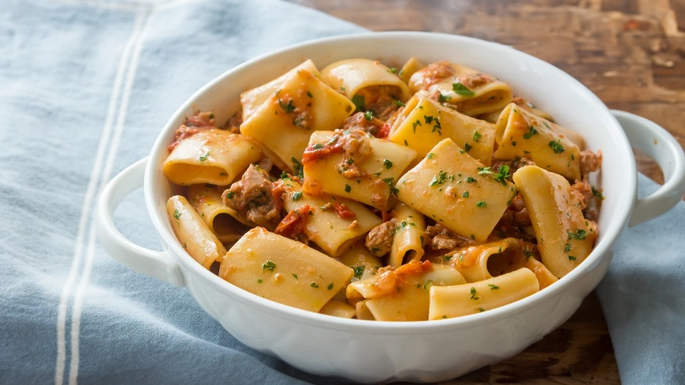 Explore top Paccheri pasta dishes that blend simplicity with taste. Perfect recipes for a hearty family dinner!